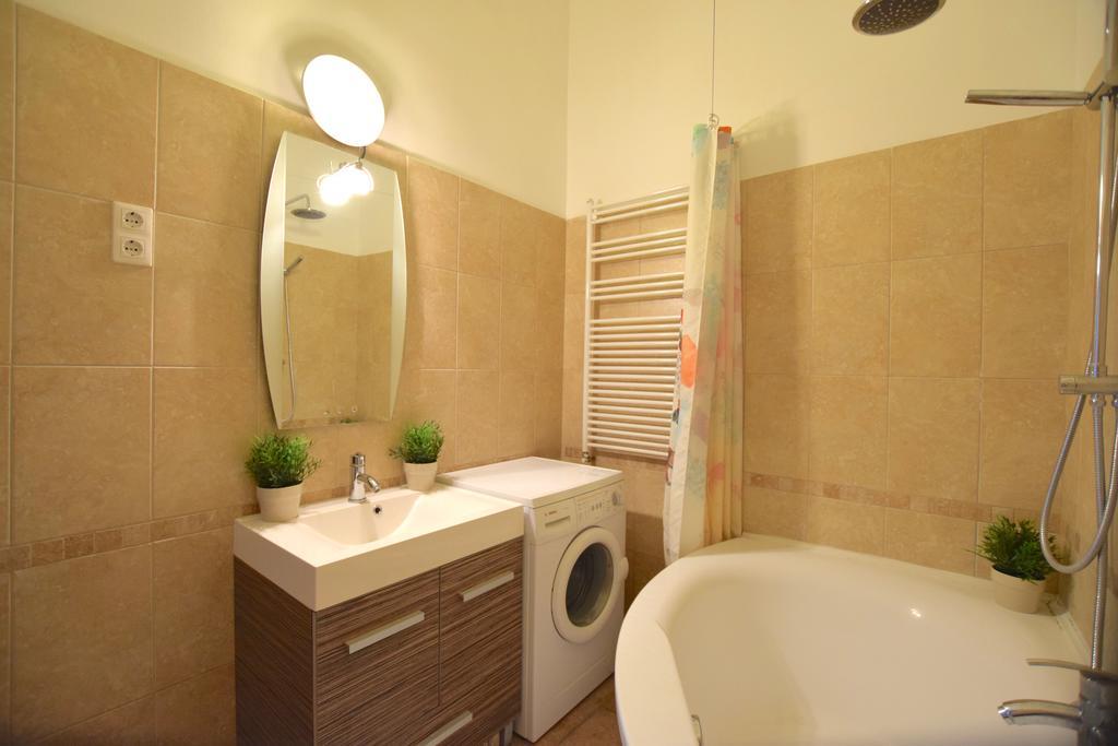بودابست Standard Apartment By Hi5 - Muzeum 5 المظهر الخارجي الصورة