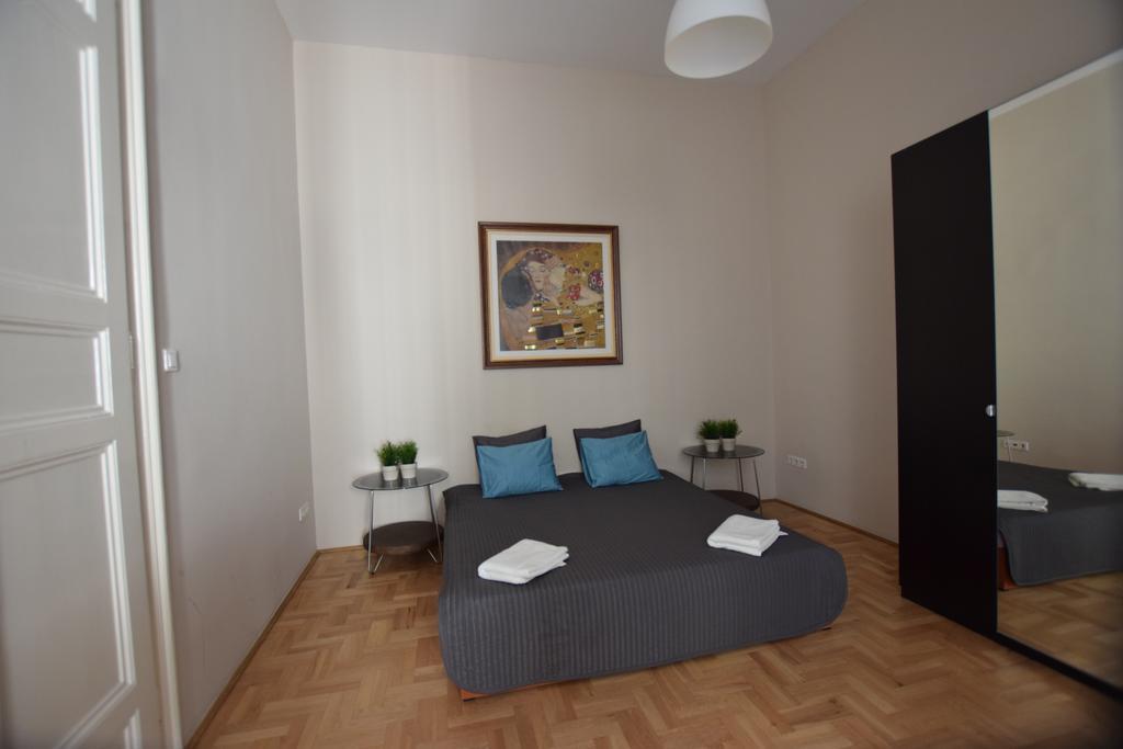بودابست Standard Apartment By Hi5 - Muzeum 5 المظهر الخارجي الصورة