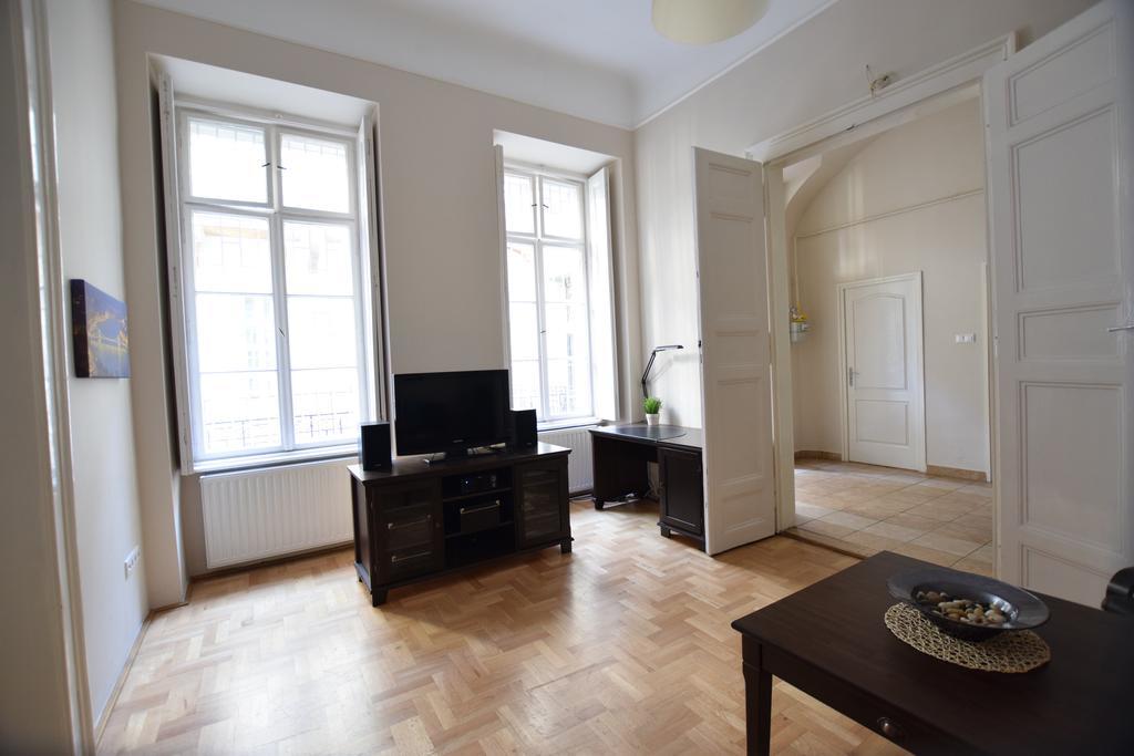 بودابست Standard Apartment By Hi5 - Muzeum 5 المظهر الخارجي الصورة